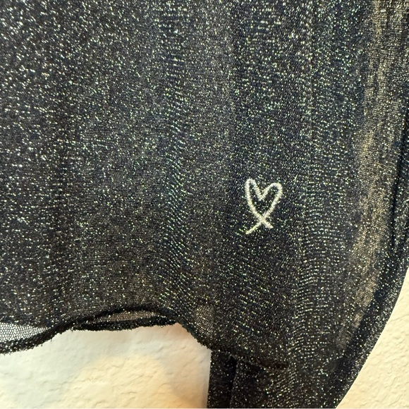 Victoria’s Secret Long Sleeve Sheer Sparkle Top With Embroidered Heart Size M/L - Picture 2 of 7